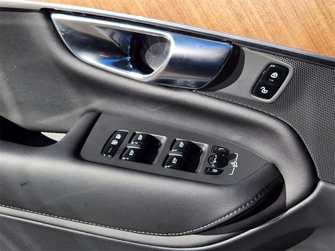 Used 2025 Volvo XC90 B5 Plus w/ Protection Package Premier image 4