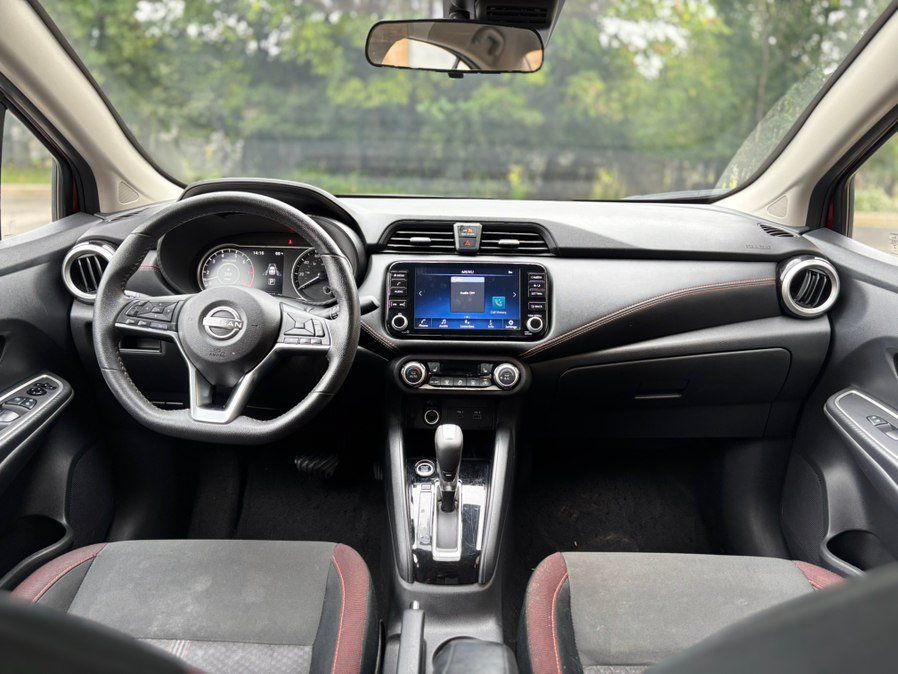 Used 2024 Nissan Versa SR FWD image 33