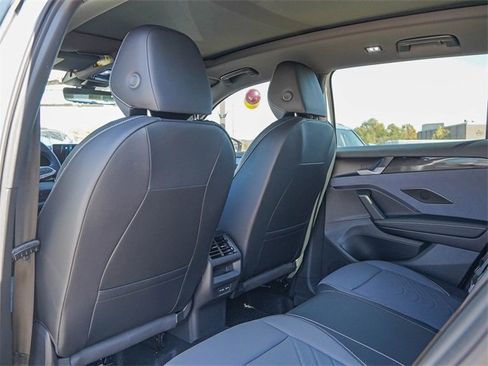 New 2026 Volkswagen Tiguan SE R-Line image 21