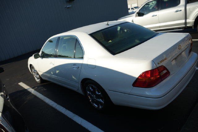 Used 2001 Lexus LS 430 RWD image 17