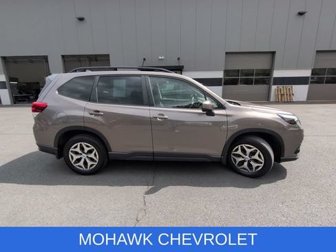 Used 2023 Subaru Forester Premium AWD/4WD image 6