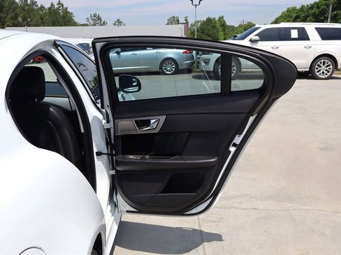 Used 2011 Jaguar XF RWD image 35