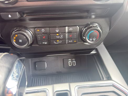 Used 2016 Ford F150 XLT w/ Equipment Group 302A Luxury AWD/4WD image 21