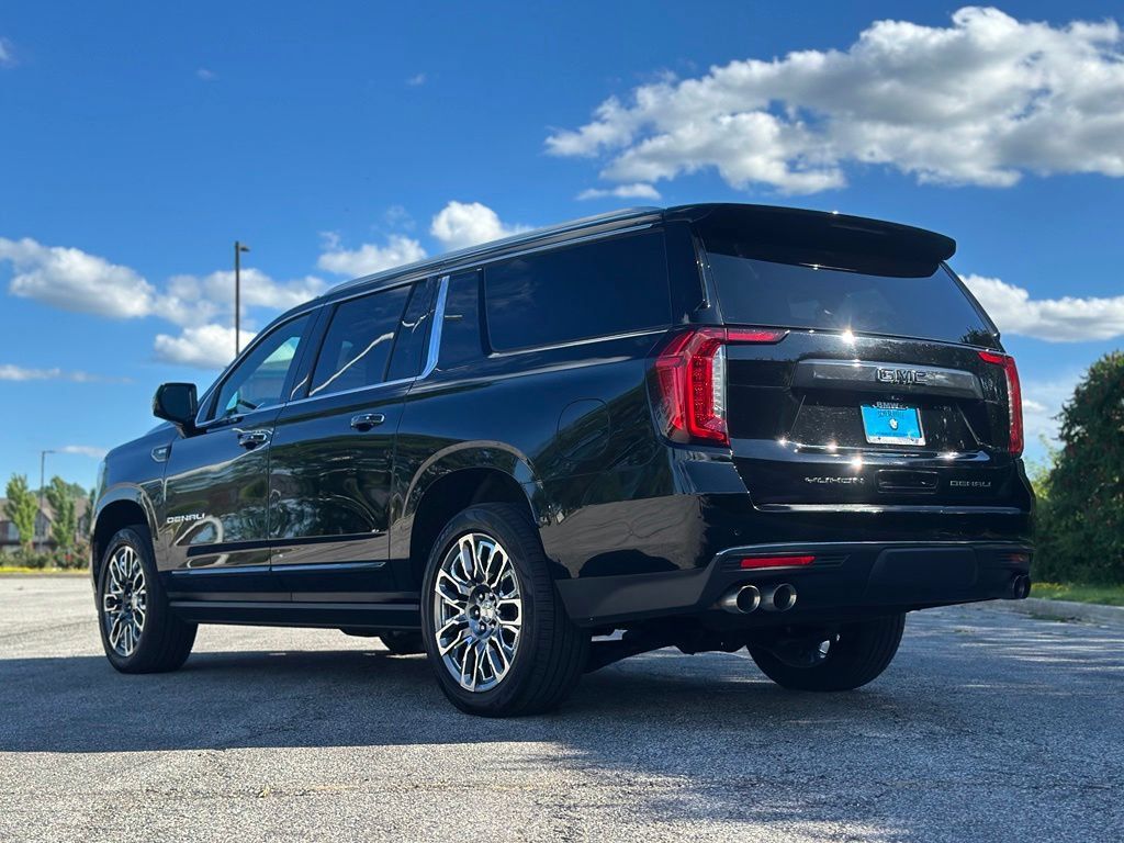 Used 2023 GMC Yukon XL Denali Ultimate AWD/4WD image 5