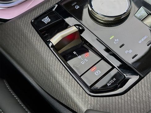 Used 2025 BMW X3 xDrive30i w/ Premium Package image 15