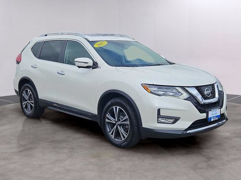 Used 2017 Nissan Rogue SL w/ SL Premium Package AWD/4WD image 3