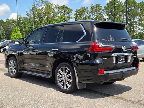 Used 2017 Lexus LX 570 4WD w/ Luxury Package image 3