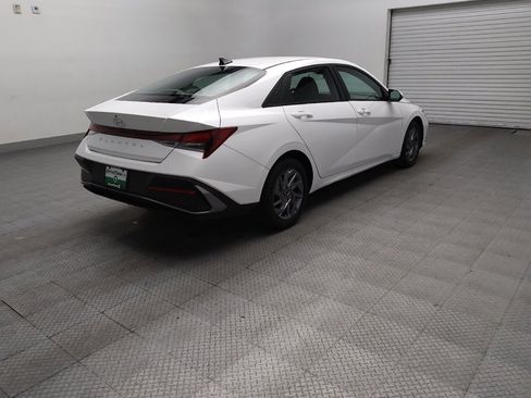 Used 2024 Hyundai Elantra SEL FWD image 9