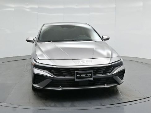Used 2024 Hyundai Elantra Limited image 24