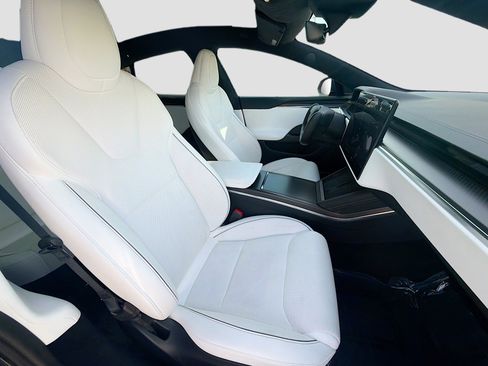 Used 2022 Tesla Model S Plaid image 16