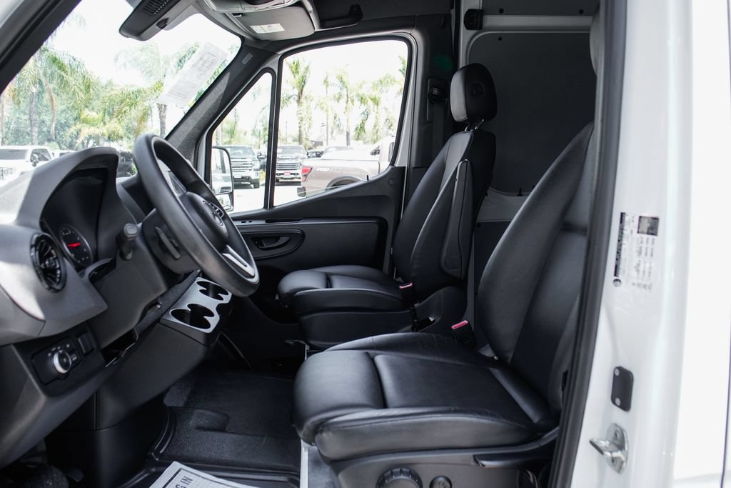 Used 2024 Mercedes-Benz Sprinter 2500 w/ Acoustic Package image 21