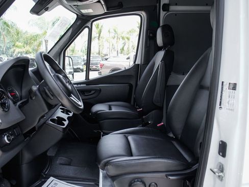 Used 2024 Mercedes-Benz Sprinter 2500 w/ Acoustic Package image 21