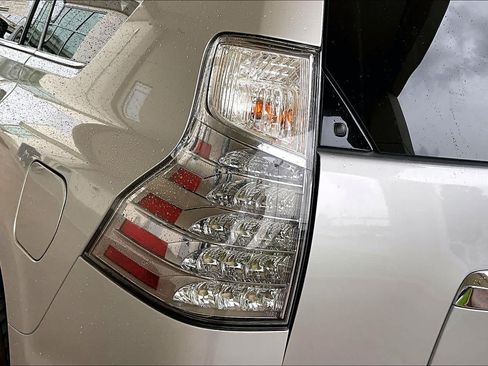 Used 2014 Lexus GX 460 w/ Premium Package AWD/4WD image 26