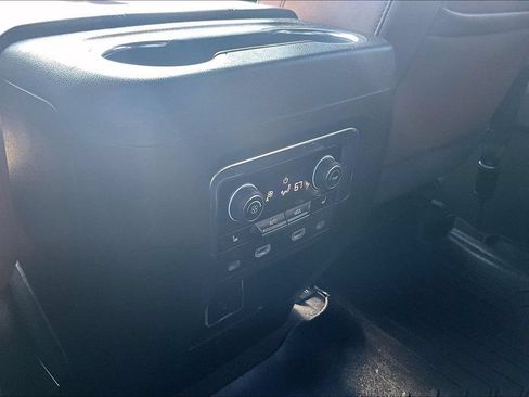 Used 2024 Chevrolet Suburban High Country AWD/4WD image 34