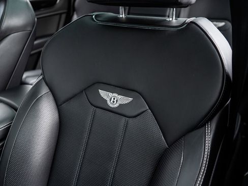 Certified 2022 Bentley Bentayga AWD/4WD image 28