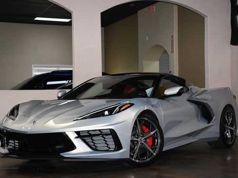 Used 2022 Chevrolet Corvette Stingray Convertible w/ Z51 Performance Package RWD image 4