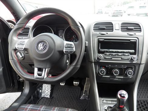 Used 2013 Volkswagen Golf 4-Door FWD image 17