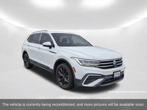 Used 2022 Volkswagen Tiguan SE FWD image 3