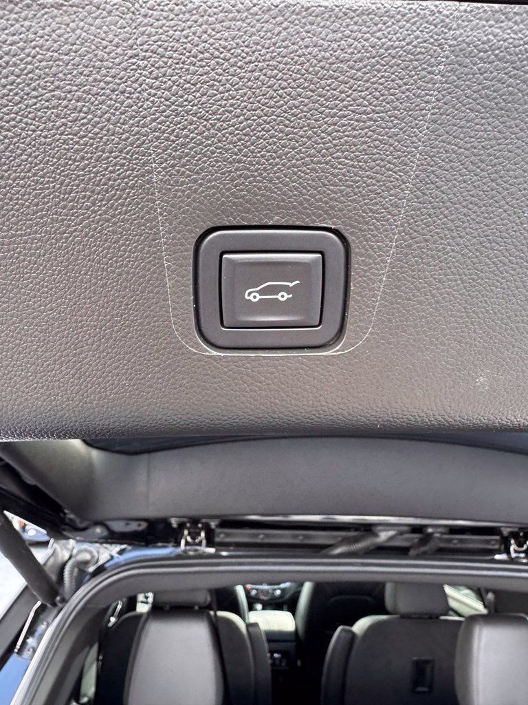 Used 2023 Chevrolet Traverse High Country AWD/4WD image 17