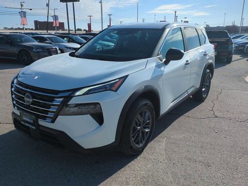 Used 2024 Nissan Rogue S image 4