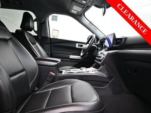 Used 2022 Ford Explorer XLT w/ Equipment Group 202A image 17