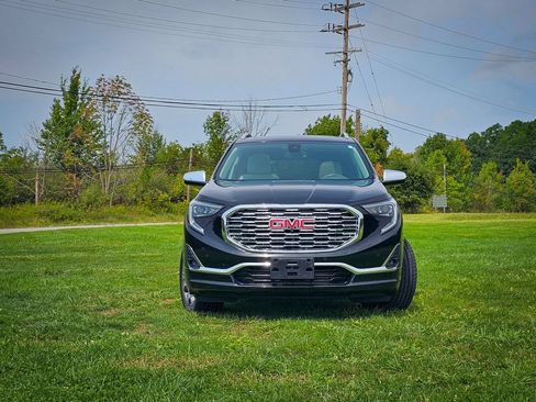 Used 2018 GMC Terrain Denali w/ Advanced Safety Package AWD/4WD image 8