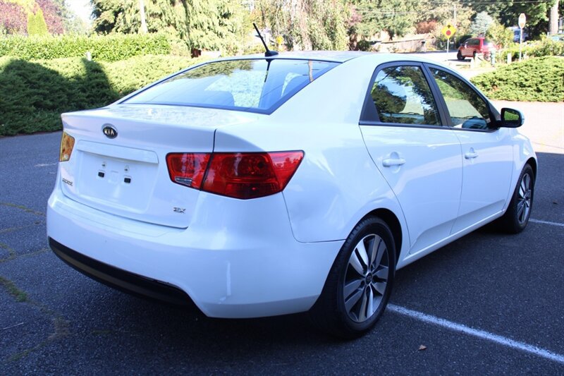 Used 2013 Kia Forte EX w/ Premium Pkg FWD image 3