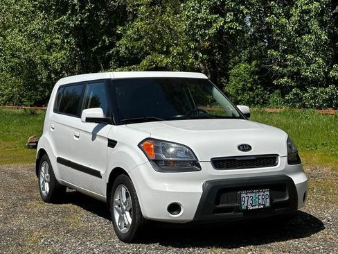 Used 2010 Kia Soul + FWD image 2
