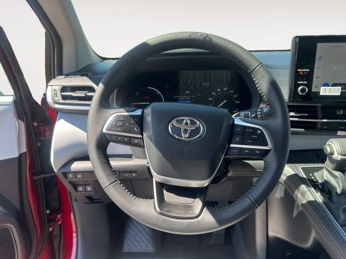 New 2026 Toyota Sienna XLE FWD image 12