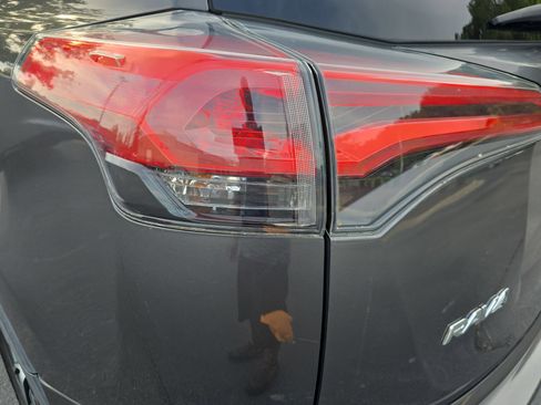 Used 2017 Toyota RAV4 XLE FWD image 31