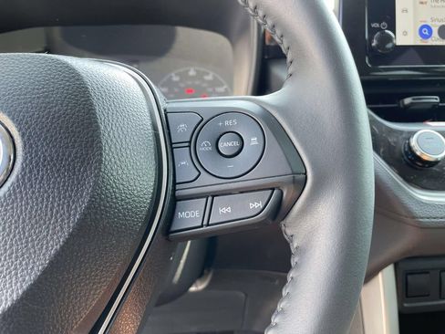 Used 2025 Toyota Corolla Cross LE FWD image 19