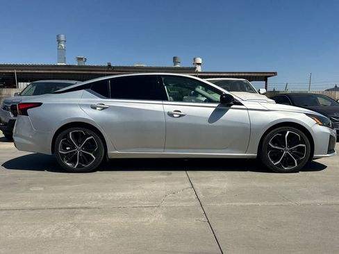 Used 2023 Nissan Altima 2.5 SR FWD image 9