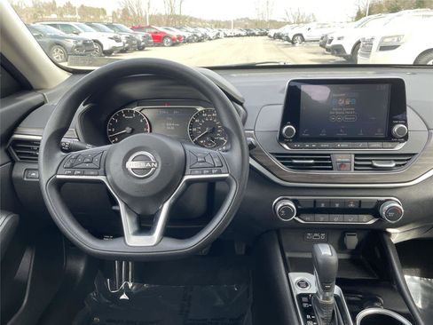 Used 2024 Nissan Altima 2.5 SV image 18