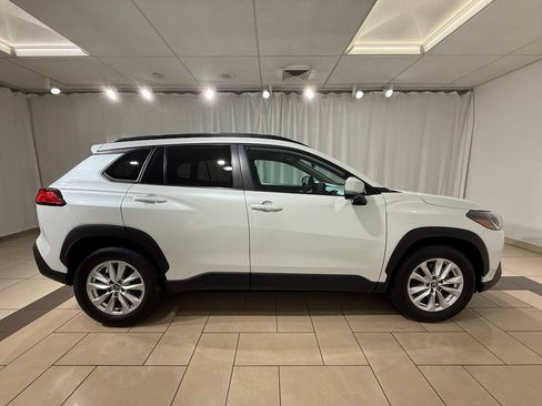Certified 2022 Toyota Corolla Cross LE w/ Moonroof Package AWD/4WD image 6