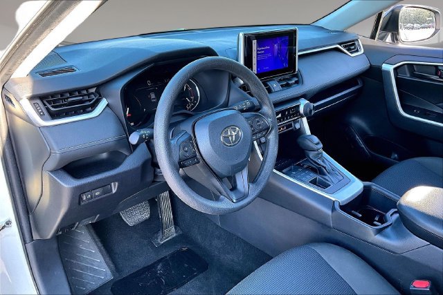 Used 2025 Toyota RAV4 LE AWD/4WD image 17