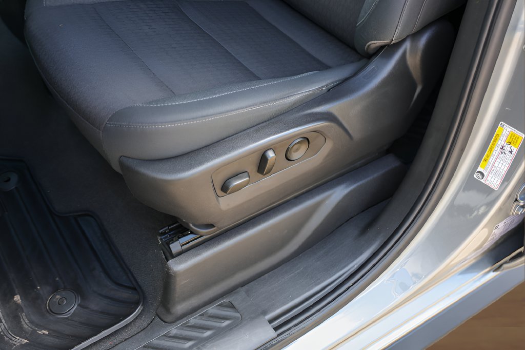 Used 2023 Chevrolet Silverado 1500 Custom w/ LPO, Dark Essentials Package RWD image 8