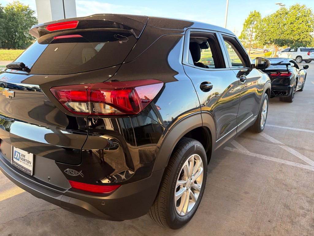 Used 2025 Chevrolet TrailBlazer LS w/ LS Confidence Package FWD image 4