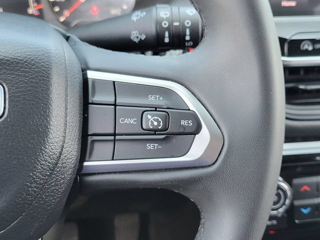 Used 2023 Jeep Compass Latitude AWD/4WD image 8