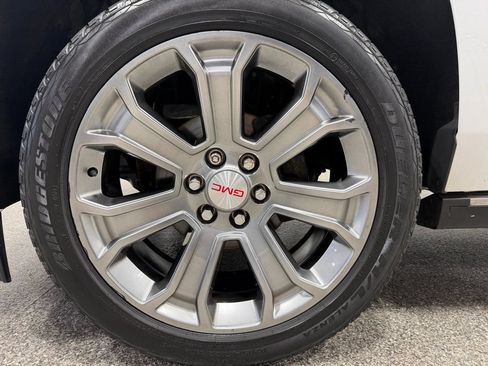 Used 2015 GMC Yukon XL Denali w/ Touring Package AWD/4WD image 6