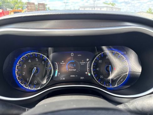 Used 2024 Chrysler Pacifica Touring-L FWD image 22