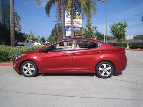 Used 2012 Hyundai Elantra GLS w/ Preferred Pkg 3 FWD image 8