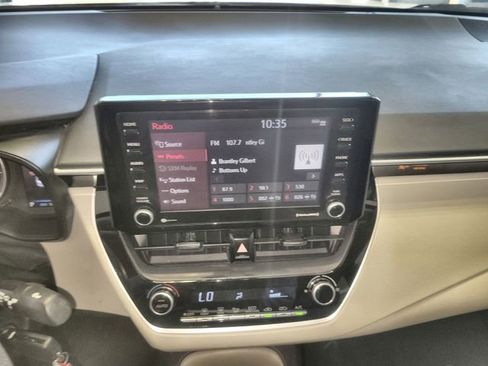 Used 2022 Toyota Corolla LE FWD image 16