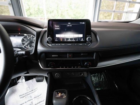 Used 2023 Nissan Rogue SV AWD/4WD image 18