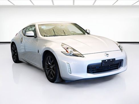 Used 2020 Nissan 370Z Coupe image 3