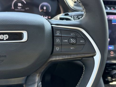 Used 2024 Jeep Grand Cherokee L Limited w/ Black Appearance Package image 23