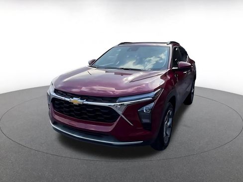 Used 2025 Chevrolet Trax LT w/ LT Convenience Package FWD image 6