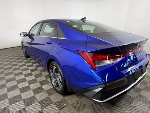 Used 2025 Hyundai Elantra SEL FWD image 7
