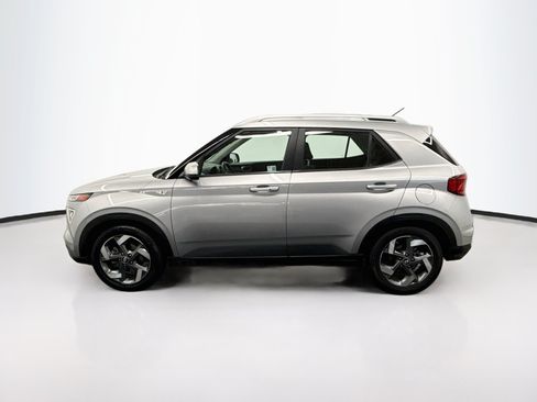 Used 2025 Hyundai Venue SEL FWD image 4