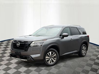 Used 2023 Nissan Pathfinder SL w/ Lighting Package (N92)
