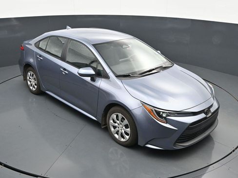 Used 2025 Toyota Corolla LE FWD image 12